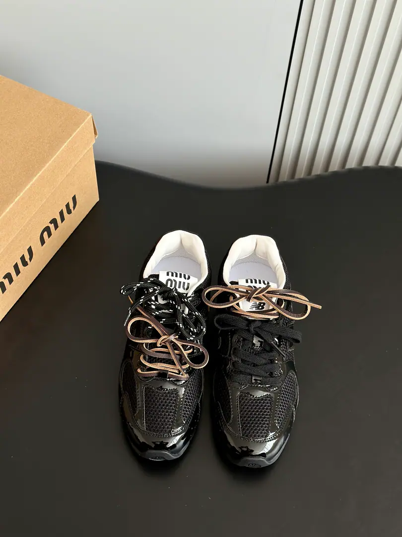 Batch Miumi* ✖️new Balanc* Joint couple sneakers. Happy shoes from Meadard are old and colored. Shoes with a pair of corny, leather., In the cow's skin., Self-module skating rubber grinding base The shoelaces were designed with three pairs of shoelaces per shoe, which are more popular recently. Female size35-39（40Make a no-refund order.） Men's size.39-44