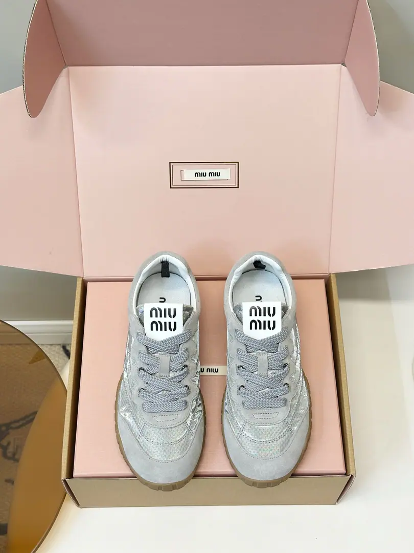 Top Version（Aircraft box set） Miu Miu 26ss Autumn show. - Yes, sir. Leisure shoes. The show process is fromMiu MiuClose-up of the series The tide elements of the new season And the concept of the love of the moment., Multiple Collision, Sending modern style~ It's a nice dress. It's a nice summer. Fabulous.: Counter-featur./Airnet veils, technology sheet. Uchi.: Lamb skin. Otsumi!: Original OpenTPURubber soles Codes: 35-40（40, 41Make a reservation.）