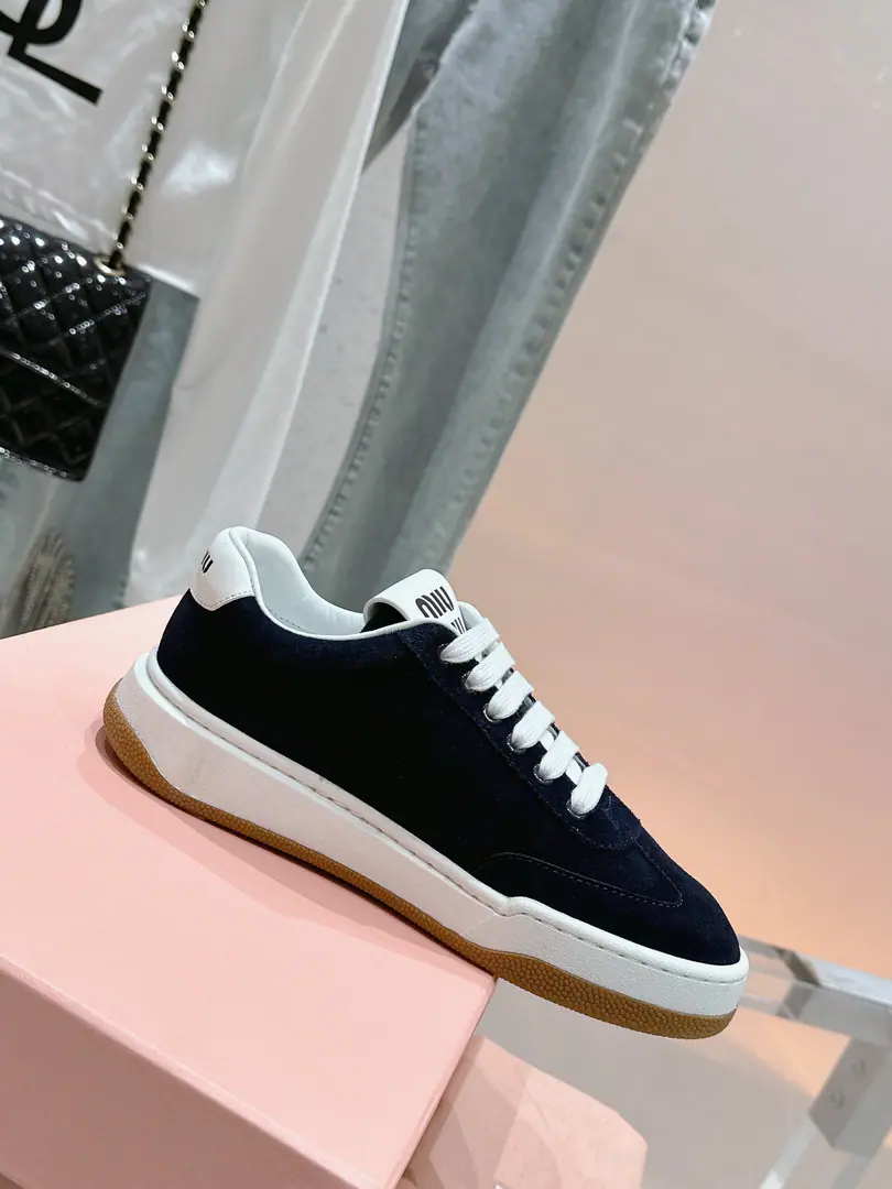 🏧𝐌𝐢𝐮𝐌𝐢𝐮Top Quality New starter.｜The old dirty little tadpoles.！ It's a good American relic with leisure and sports shoes.～ The upper foot is so nice and comfortable.💯A classic, a rare piece of talent.！ Materials and processes Imported cow flour. In silk cow skins. I'm comfortable with air. OriginalTPU♪ And the vacuum is thick ♪ Size: 35-40 [40Custom]