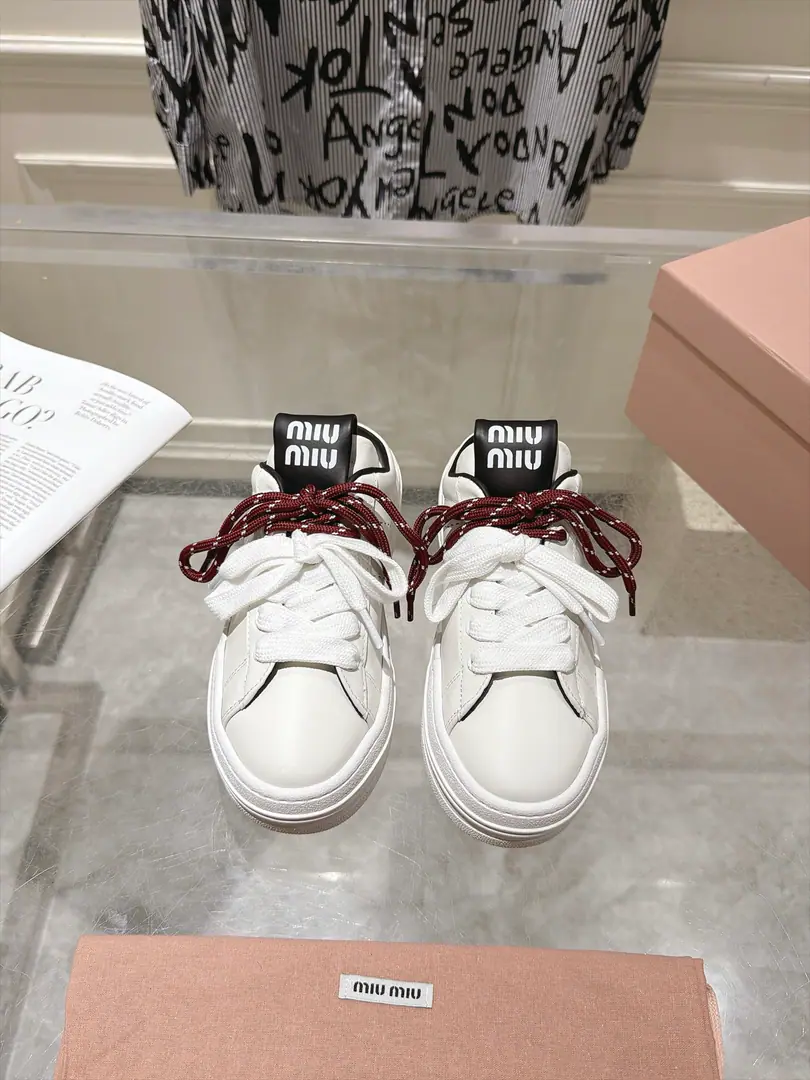 🏧𝐌𝐢𝐮𝐌𝐢𝐮New pair of pairs of shoes. The top-level thick-down leisure sport, Muller's white shoes. I'm not bored with the punching. It's nicer to have a staircase. The daily street trip is perfect. The feet are clean and clean. I'll be in the middle of a four-year contract. The fabric is custom-made for cattle. The insides are all sheep's skin. Original Opener CustomTPUOtsumi! size: 35-39（40/41Custom）