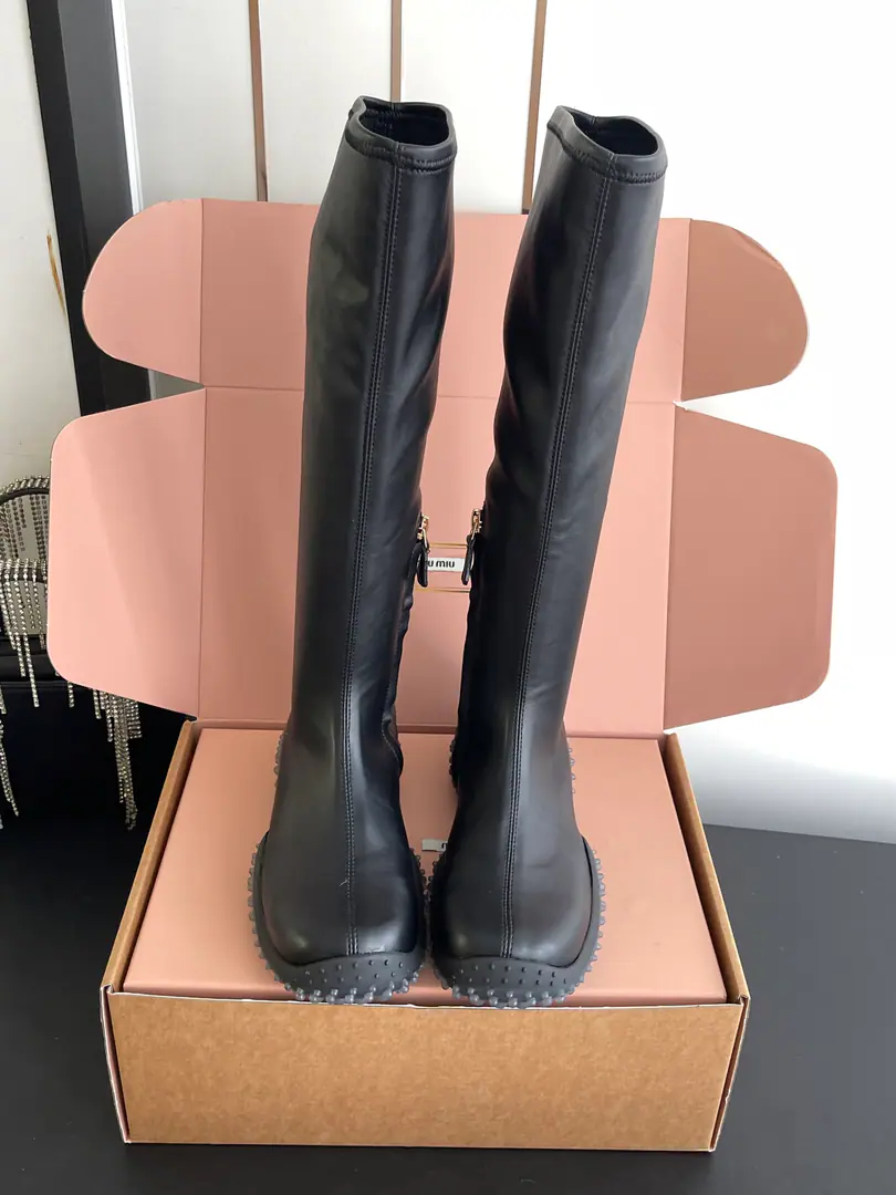 🏧𝐌𝐢𝐮𝐌𝐢𝐮/Mu Mu Xiu Dong's new boots are too strong👢The cabinet is new. Original top-level pure manual💃🏽The Thin Legs.. The fabric is imported with ballistic materials. I'll put my foot in the skin. Original version to open Size35-39 [40Do it.]