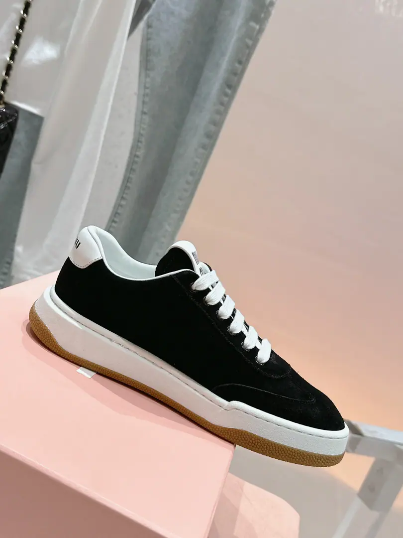 🏧𝐌𝐢𝐮𝐌𝐢𝐮Top Quality New starter.｜The old dirty little tadpoles.！ It's a good American relic with leisure and sports shoes.～ The upper foot is so nice and comfortable.💯A classic, a rare piece of talent.！ Materials and processes Imported cow flour. In silk cow skins. I'm comfortable with air. OriginalTPU♪ And the vacuum is thick ♪ Size: 35-40 [40Custom]