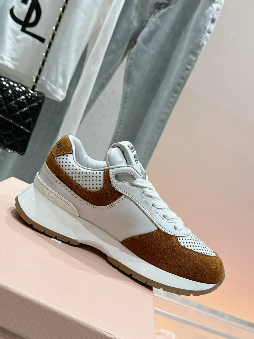 🏧𝐌𝐢𝐮𝐌𝐢𝐮Top Quality New starter.｜The old dirty little tadpoles.！ It's a good American relic with leisure and sports shoes.～ The upper foot is so nice and comfortable.💯A classic, a rare piece of talent.！ Materials and processes Imported cow flour. In silk cow skins. I'm comfortable with air. OriginalTPU♪ And the vacuum is thick ♪ Size: 35-40 [40Custom]