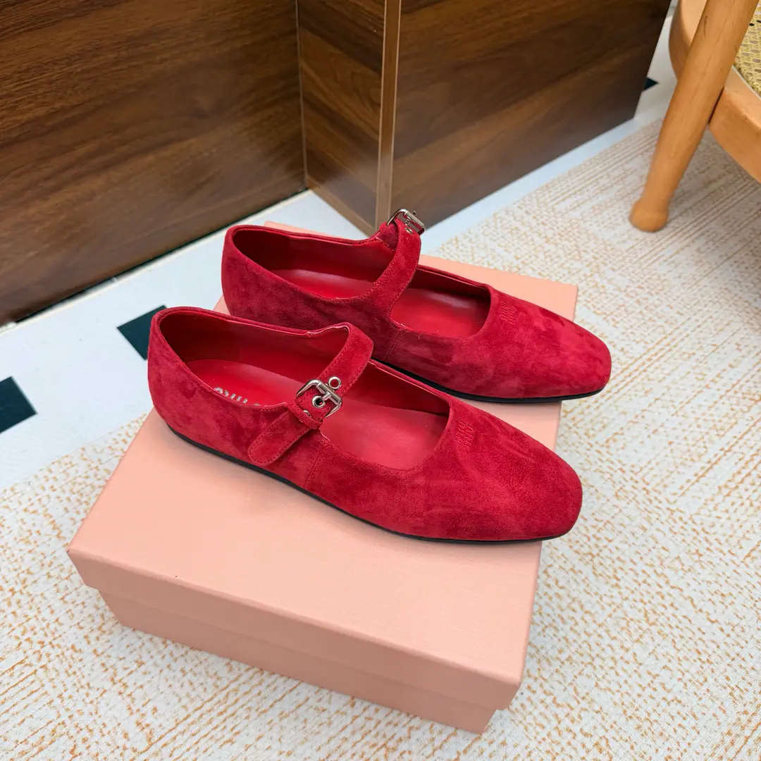 𝑀𝑖𝑢𝑀𝑖 ²⁰²² Mu. Mu. New paragraph🩰Square Ballet.🎀Mary Jane's shoe series is new.🎀miumiu ★★★★★ Paris Fashion Week's latest show., A new set of cozyness and fashion styles., Pointheads and round-head designs match different style requirements ♺ Shoe.: Cows are counter-feat. ♺ Uchi.: The original custom is in the sheep's skin. ♺ Otsumi!: Original Base ♺ Shoes.: 35-39（34, 40, 41Custom without re-offer） ♺ The most expensive cabinet is packed.