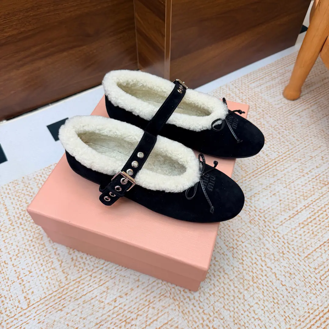 𝑀𝑖𝑢𝑀𝑖 ²⁰²² Mu. Mu. New paragraph🩰wool. Ballet.🎀Mary Jane's shoe series is new.🎀miumiu ★★★★★ Paris Fashion Week's latest show., A new set of cozyness and fashion styles., Pointheads and round-head designs match different style requirements ♺ Shoe.: Cows are counter-feat.➕wool. ♺ Uchi.: Original customizes the wool inside ♺ Otsumi!: Original Base ♺ Shoes.: 35-39（34, 40, 41Custom without re-offer） ♺ The most expensive cabinet is packed.