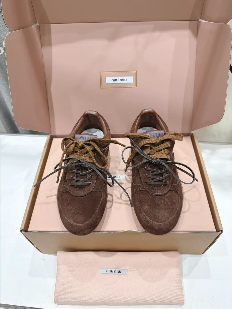 🏧𝐌𝐢𝐮𝐌𝐢𝐮Mu Mu Shinji's wearing a free-ass shoes.～Top Version. Old fashions from the beginning. Jane's Advanced Make it work. The upper foot is very comfortable., Income required for the year！ The shoe face is imported with anti-emplesive cow skin. Original sheep skin material in Uchi The original rubber is a smooth-assed, smooth-assed, hard-core model. Size35-39（40Make a reservation.）