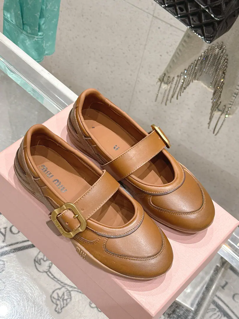 🏧𝐌𝐢𝐮𝐌𝐢𝐮Top Quality The new one.｜I'll make old driving shoes.！ It's a perfect American relic of leisure sports shoes.～ The upper foot is so nice and comfortable.💯A fine, pure handmade one.. The original is colored cow-coloured flour. Uchi./A foot-skin. I'm comfortable with air. ZP- The rubber floor. Slipperproof grinding. Size: 35-40 [40.41Custom]