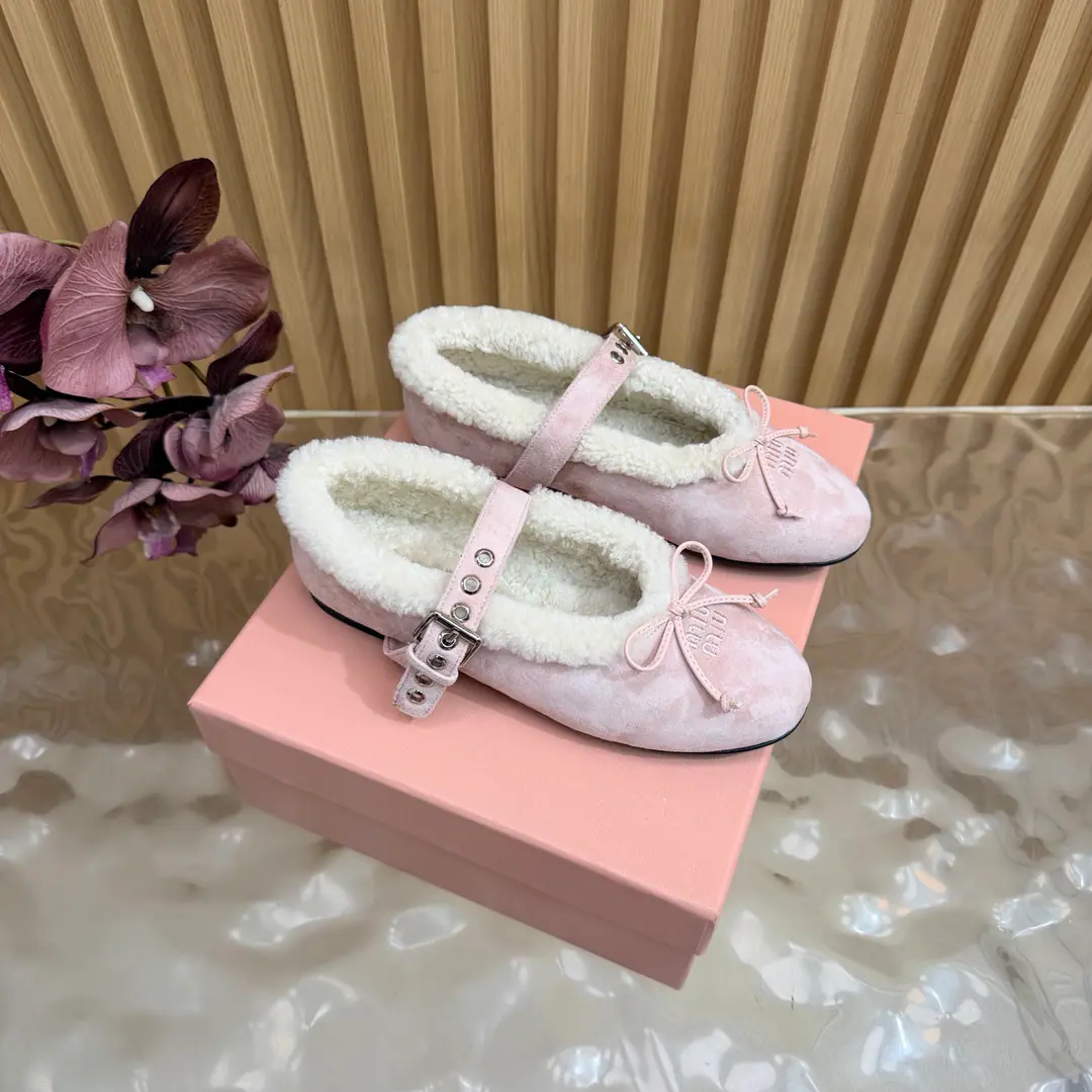 𝑀𝑖𝑢𝑀𝑖 ²⁰²² Mu. Mu. New paragraph🩰wool. Ballet.🎀Mary Jane's shoe series is new.🎀miumiu ★★★★★ Paris Fashion Week's latest show., A new set of cozyness and fashion styles., Pointheads and round-head designs match different style requirements ♺ Shoe.: Cows are counter-feat.➕wool. ♺ Uchi.: Original customizes the wool inside ♺ Otsumi!: Original Base ♺ Shoes.: 35-39（34, 40, 41Custom without re-offer） ♺ The most expensive cabinet is packed.