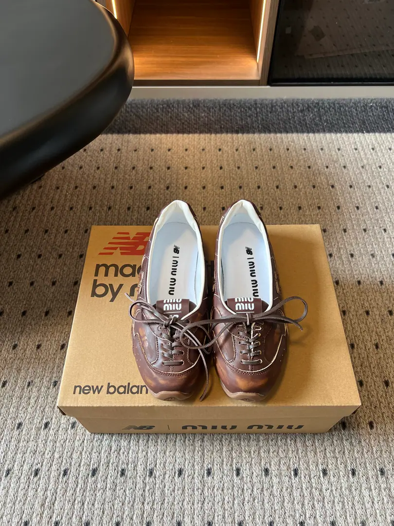 Miu Mi* x New Balanc*26ssThe new money is a small ballet sole. I'm not sure I'm sure I'm going to be able to get a better look at this., Soft-formed foot-inclusive, The straps are fine., The regood shoe muscle., Base-floor light profit. The color system is fit for daily multi-dressing., With a leisure pants and a loose body., The pair of half-sands is soft and ancient., I'm shopping everyday., A short trip., It's all right for light commutes.. Shoe.: Bullskins. Uchi.: Lamb skin./Nebula Otsumi!: TPUOtsumi! size: 35-45Code（40, 45Code custom is not to be changed）