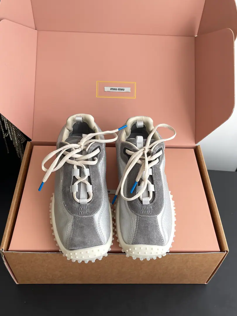 🏧𝐌𝐢𝐮𝐌𝐢𝐮A new and false item. I'll put on the German sports shoes.👟Top Version Shoes are covered in cow revels./Brush The inside sheep. I'm comfortable with air. OriginalTPUOtsumi! He's tall.3.5cm Codes35-41 [40.41Make a reservation.]
