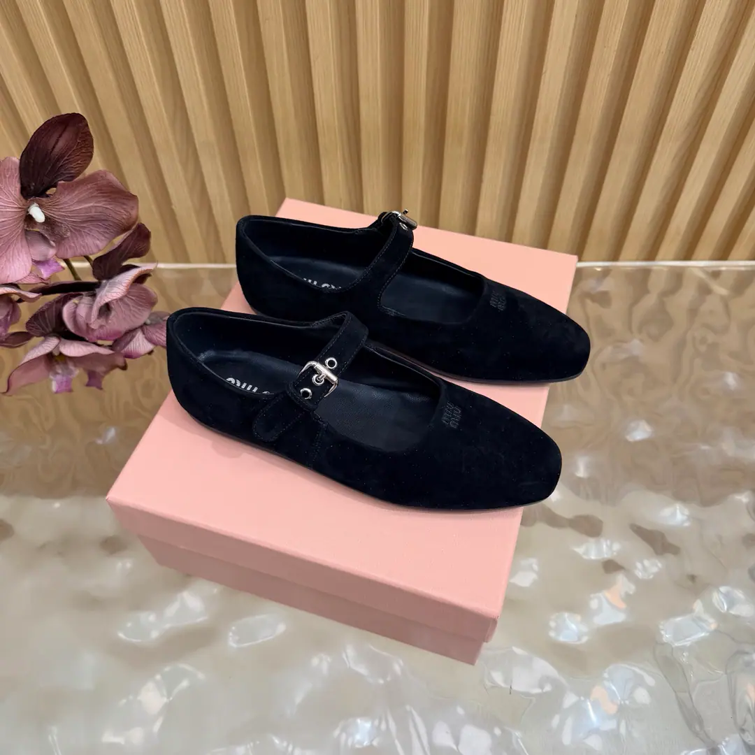 𝑀𝑖𝑢𝑀𝑖 ²⁰²² Mu. Mu. New paragraph🩰Square Ballet.🎀Mary Jane's shoe series is new.🎀miumiu ★★★★★ Paris Fashion Week's latest show., A new set of cozyness and fashion styles., Pointheads and round-head designs match different style requirements ♺ Shoe.: Cows are counter-feat. ♺ Uchi.: The original custom is in the sheep's skin. ♺ Otsumi!: Original Base ♺ Shoes.: 35-39（34, 40, 41Custom without re-offer） ♺ The most expensive cabinet is packed.