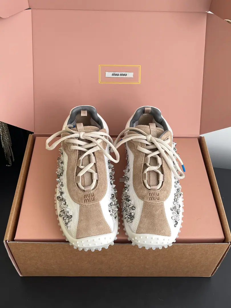 🏧𝐌𝐢𝐮𝐌𝐢𝐮A new, false drill. I'll put on the German sports shoes.👟Top Version Shoes are covered in cow revels./Brush The inside sheep. I'm comfortable with air. OriginalTPUOtsumi! He's tall.3.5cm Codes35-41 [40.41Make a reservation.]