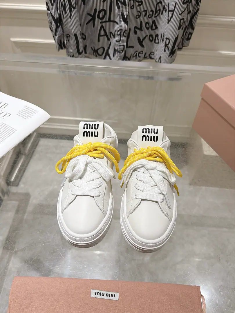 🏧𝐌𝐢𝐮𝐌𝐢𝐮New pair of pairs of shoes. The top-level thick-down leisure sport, Muller's white shoes. I'm not bored with the punching. It's nicer to have a staircase. The daily street trip is perfect. The feet are clean and clean. I'll be in the middle of a four-year contract. The fabric is custom-made for cattle. The insides are all sheep's skin. Original Opener CustomTPUOtsumi! size: 35-39（40/41Custom）