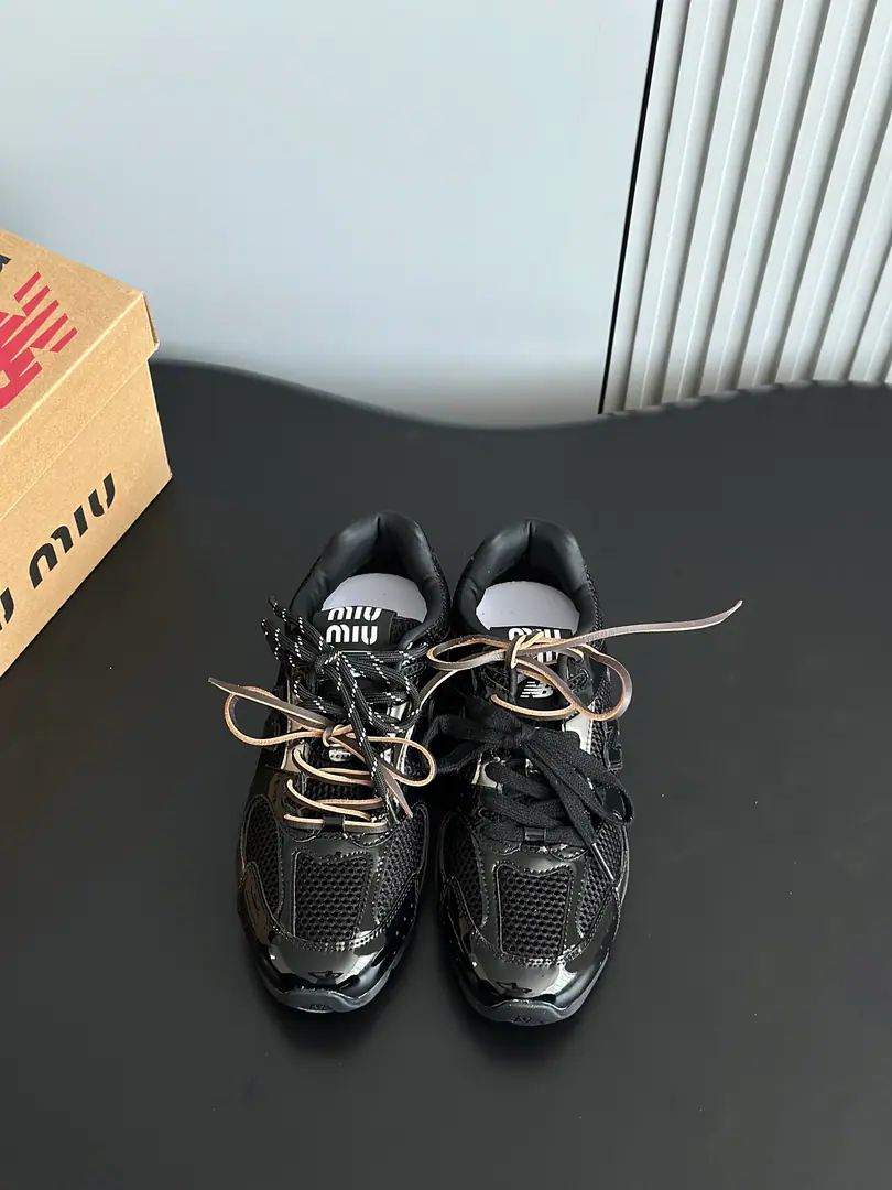 Batch Miumi* ✖️new Balanc* Joint couple sneakers. Happy shoes from Meadard are old and colored. Shoes with a pair of corny, leather., In the cow's skin., Self-module skating rubber grinding base The shoelaces were designed with three pairs of shoelaces per shoe, which are more popular recently. Female size35-39（40Make a no-refund order.） Men's size.39-44