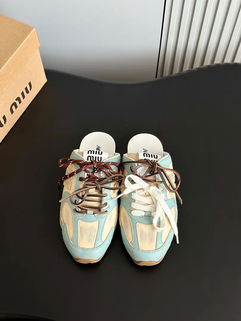 Batch Miumi* ✖️new Balanc* Joint couple sneakers. Happy shoes from Meadard are old and colored. Shoes with a pair of corny, leather., In the cow's skin., Self-module skating rubber grinding base The shoelaces were designed with three pairs of shoelaces per shoe, which are more popular recently. Female size35-39（40Make a no-refund order.） Men's size.39-44
