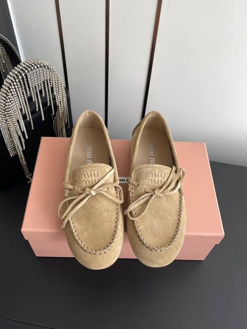🏧𝐌𝐢𝐮𝐌𝐢𝐮Mu Mu Shinjin, Pibutt.🎀Single shoes. These two weld the softness of spring and summer to their feet. SoftfufuThe revelry, the skin with the glitter of the bow. Sweet, unsatisfied feelings of a girl are filled with them. It's not routine.. Shoe-faced cow revel The insides are counter-featur. Original version to open Codes: 35-41（40 41Make a reservation.）
