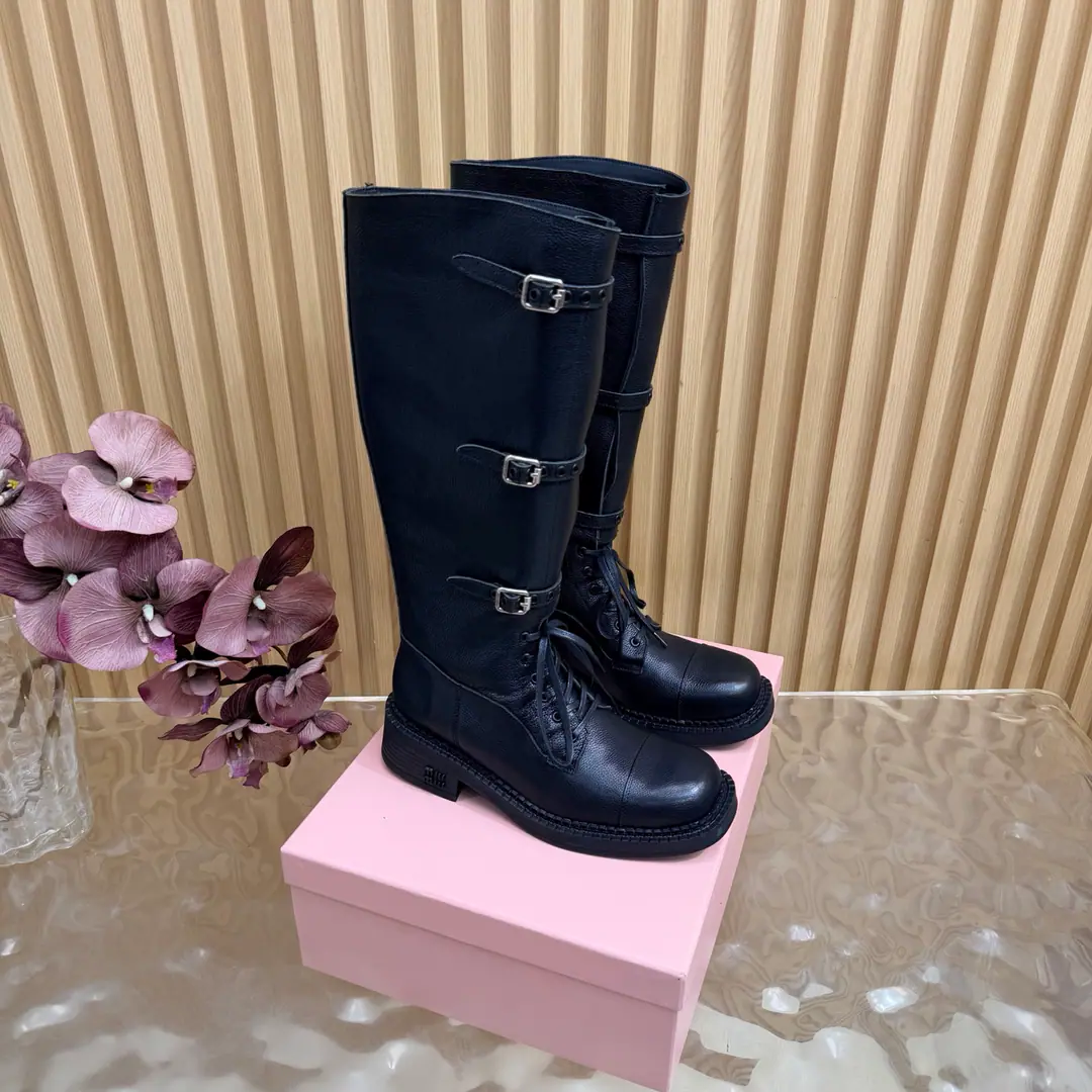 Boots. 2026Autumn and winter, the new Martyr boots are designed with great enthusiasm., miumiu♪ The unique style of the show ♪, And you're gonna be the focus of the crowd. To be queen of fashion.! - The fashionable stuff. Boots. Boots are high.15Inches Short boots. Boots are high.8Inches Shoe.:Use imported cattle skin Uchi.: In the watered cow. Foot.: In the cow dyed cow. He's tall.: 4cm Otsumi!: Rubber skating and grinding. Codes: 34-41（34.40.41No, no, no, no, no.）