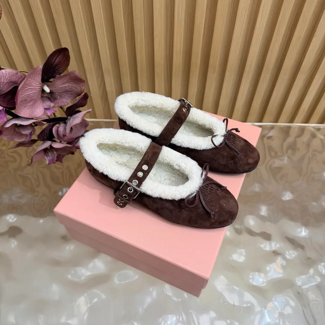 𝑀𝑖𝑢𝑀𝑖 ²⁰²² Mu. Mu. New paragraph🩰wool. Ballet.🎀Mary Jane's shoe series is new.🎀miumiu ★★★★★ Paris Fashion Week's latest show., A new set of cozyness and fashion styles., Pointheads and round-head designs match different style requirements ♺ Shoe.: Cows are counter-feat.➕wool. ♺ Uchi.: Original customizes the wool inside ♺ Otsumi!: Original Base ♺ Shoes.: 35-39（34, 40, 41Custom without re-offer） ♺ The most expensive cabinet is packed.