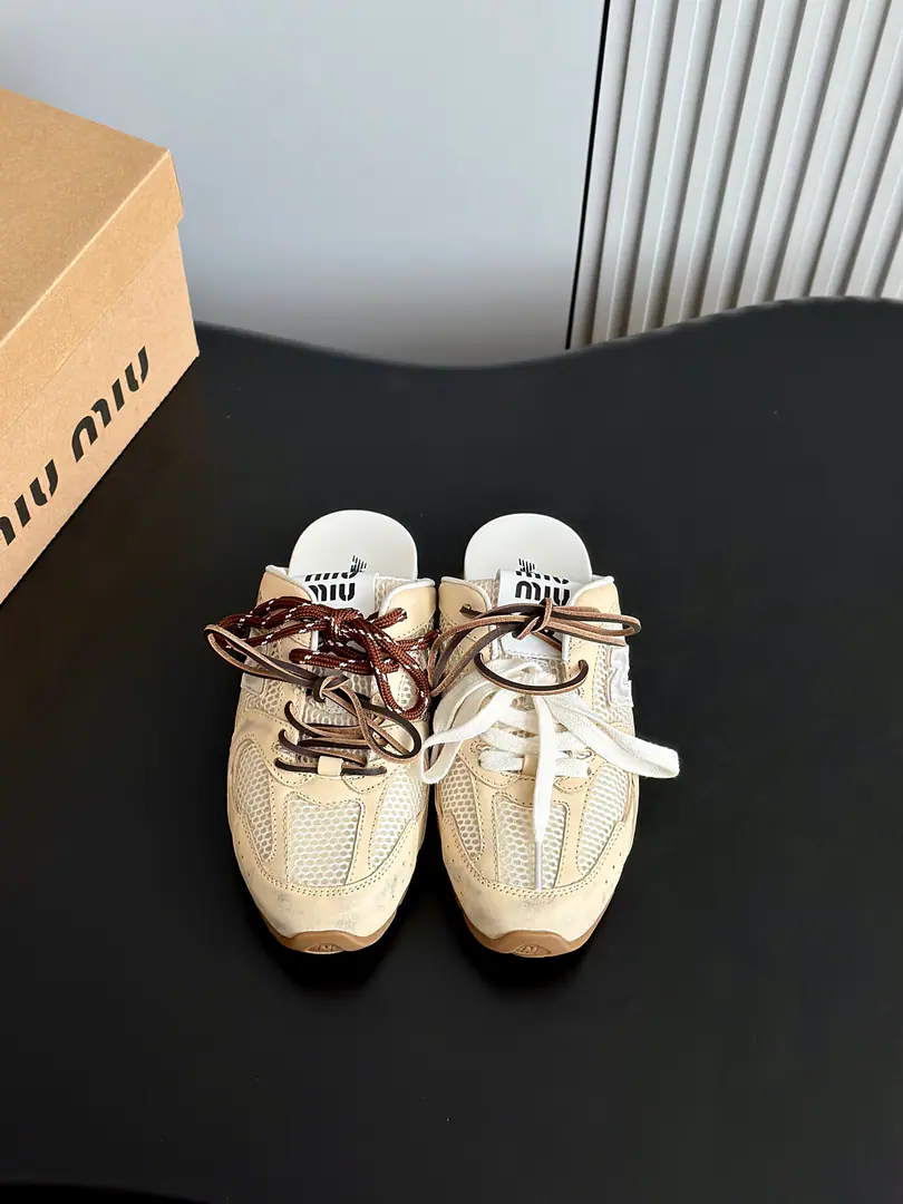 Batch Miumi* ✖️new Balanc* Joint couple sneakers. Happy shoes from Meadard are old and colored. Shoes with a pair of corny, leather., In the cow's skin., Self-module skating rubber grinding base The shoelaces were designed with three pairs of shoelaces per shoe, which are more popular recently. Female size35-39（40Make a no-refund order.） Men's size.39-44