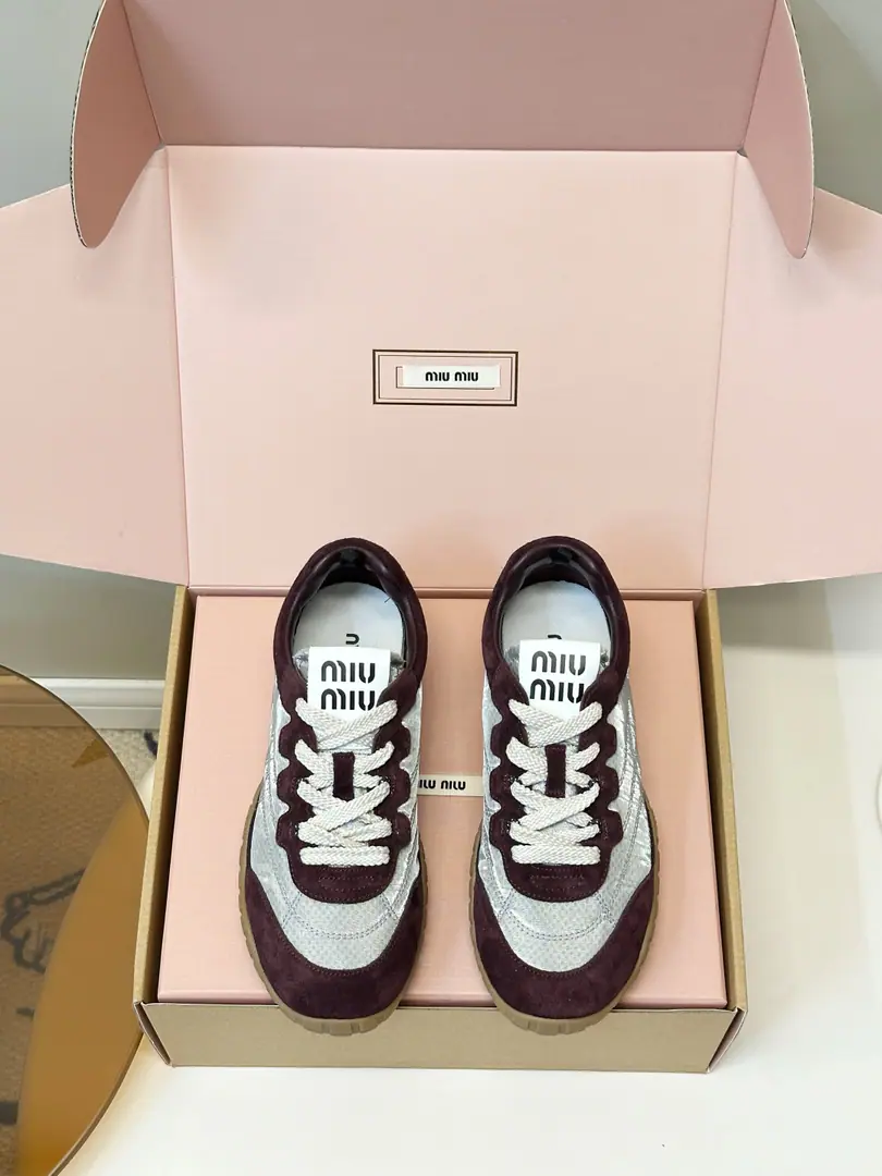 Top Version（Aircraft box set） Miu Miu 26ss Autumn show. - Yes, sir. Leisure shoes. The show process is fromMiu MiuClose-up of the series The tide elements of the new season And the concept of the love of the moment., Multiple Collision, Sending modern style~ It's a nice dress. It's a nice summer. Fabulous.: Counter-featur./Airnet veils, technology sheet. Uchi.: Lamb skin. Otsumi!: Original OpenTPURubber soles Codes: 35-40（40, 41Make a reservation.）