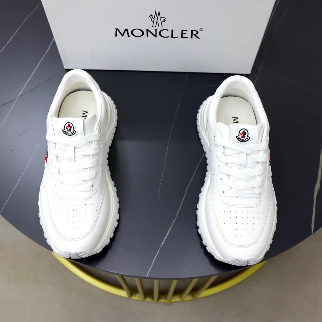 Moncler- No, no, no. - Men's shoes.,Import gas vents, Chlorbutyl rubber The various materials are made together., Shoes face design using shoelaces and rubber embedded, Back up.MonclerMark, BaseTPU+Rubber+High-ball rubber bubbles., Very resilient and durable., Make it more comfortable., It's worth the effort, both on the shoe and the color design.！ Size: 39-44（38 45Do it.）
