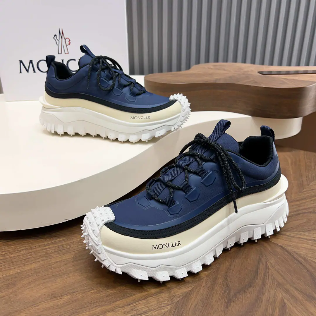 Specialized materialsMoncler- No, no, no. - Men's shoes.,Import gas vents, Chlorbutyl rubber The various materials are made together., Shoes face design using shoelaces and rubber embedded, Back up.MonclerMark, BaseTPU+Rubber+High-ball rubber bubbles., Very resilient and durable., Make it more comfortable., It's worth the effort, both on the shoe and the color design.！Size: 39-44（38 45Do it.）