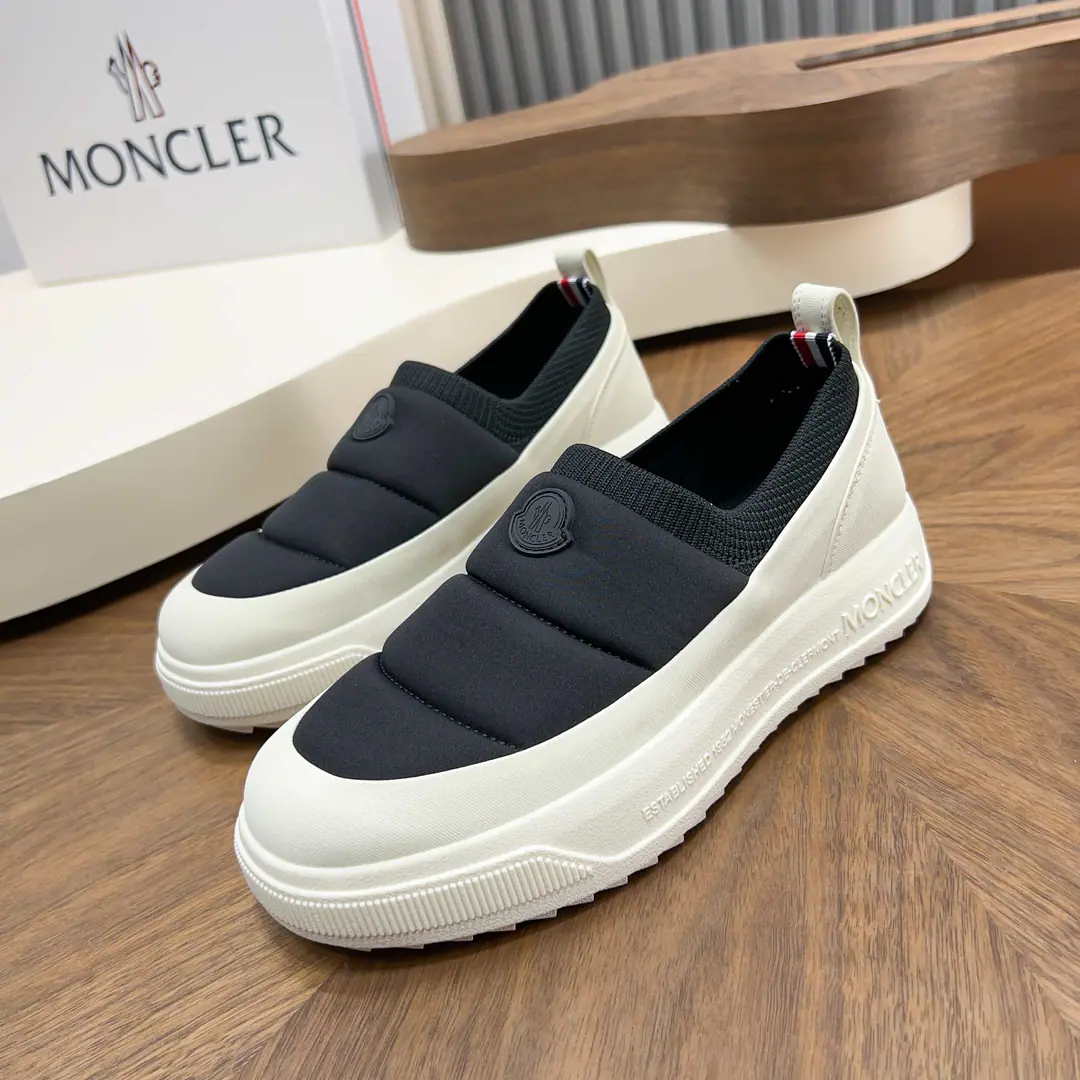 Moncler- No, no, no. - Men's shoes.,Import gas vents, Chlorbutyl rubber The various materials are made together., Shoes face design using shoelaces and rubber embedded, Back up.MonclerMark, BaseTPU+Rubber+High-ball rubber bubbles., Very resilient and durable., Make it more comfortable., It's worth the effort, both on the shoe and the color design.！Size: 39-44（38 45Do it.）