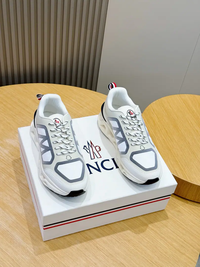 Moncler- No, no, no.PaceyMen's sneakers. LaceyThe nylon sneakers are a single item in the men's series., Show me fashion beauty and retrograde style.. Light and flexible., Low-band design, nylon., It's a good-looking, smart-looking, and...MFont Details. In the eye., LightTPUBottom, Rubber disposalPUBottom Size:39-44(38.45Do it.)
