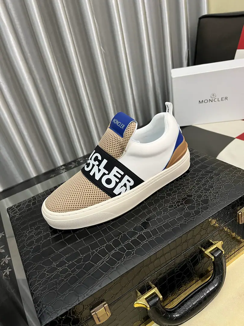 Get out of the factory.⌚️⌚️《Moncle*》The men with the thicker skins and the leisure shoes., Comfortable., Using a single import of flying technology fabric, Both innovation and innovation, Function as one with graphic details, Explanatory fashion.. BaseTPU+Rubber+High-ball rubber bubbles., Very resilient and durable., Make it more comfortable.！ Size: 38-46