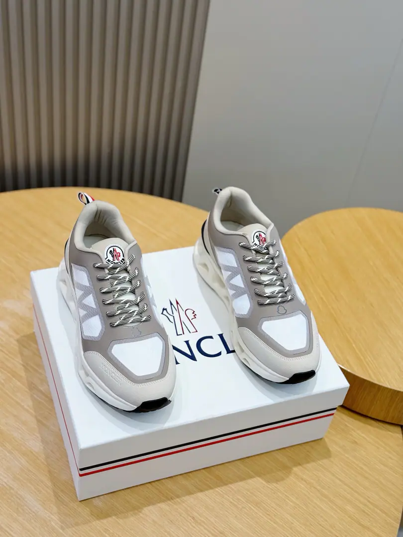 Moncler- No, no, no.PaceyMen's sneakers. LaceyThe nylon sneakers are a single item in the men's series., Show me fashion beauty and retrograde style.. Light and flexible., Low-band design, nylon., It's a good-looking, smart-looking, and...MFont Details. In the eye., LightTPUBottom, Rubber disposalPUBottom Size:39-44(38.45Do it.)