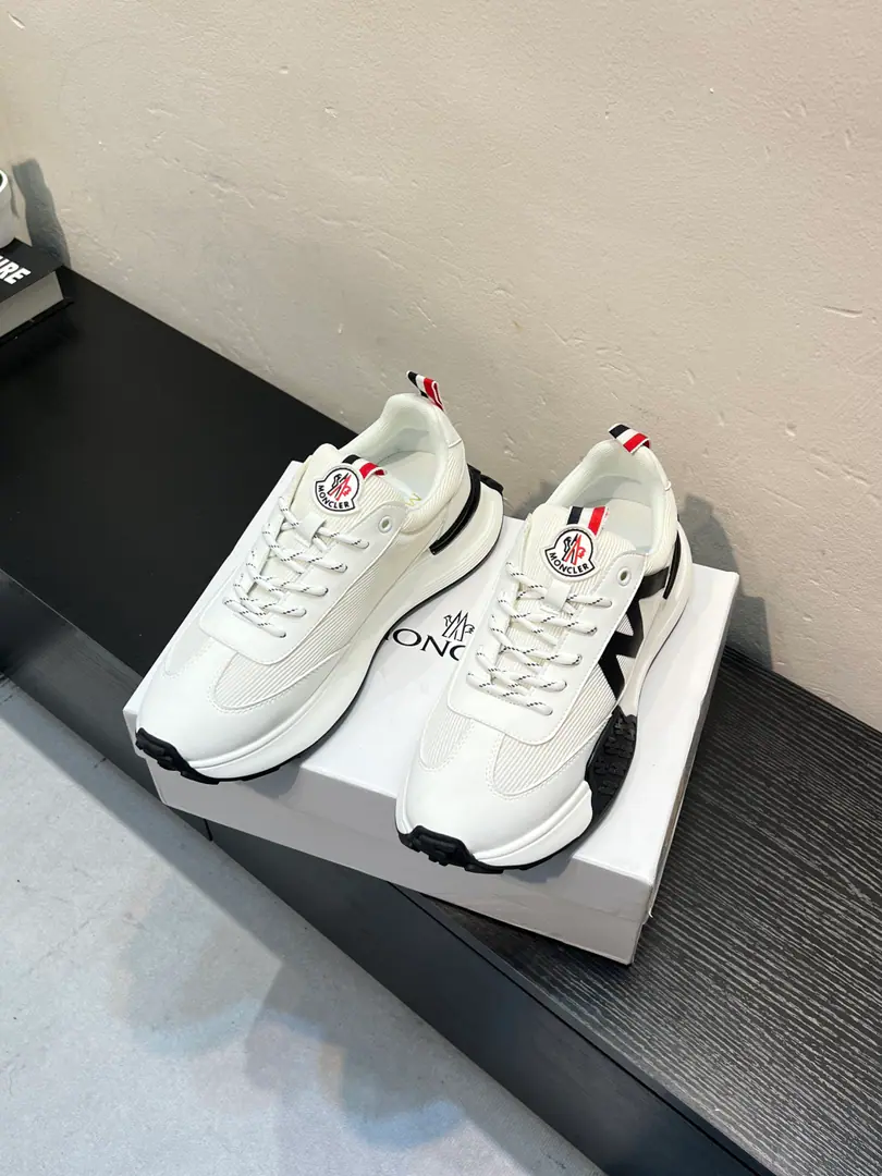 Moncler/A masked man's leisure shoe., It's a very comfortable, slitic feature., Use of a cattle skin net, The netted inside., Both innovation and innovation, Function as one with graphic details, Explanatory fashion.. Rubber Bottom, Very resilient and durable., Make it more comfortable.！ Size: 38-44（45I'll make sure I don't change it.）