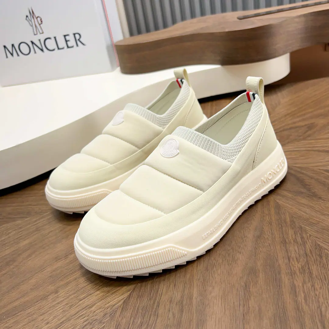 Moncler- No, no, no. - Men's shoes.,Import gas vents, Chlorbutyl rubber The various materials are made together., Shoes face design using shoelaces and rubber embedded, Back up.MonclerMark, BaseTPU+Rubber+High-ball rubber bubbles., Very resilient and durable., Make it more comfortable., It's worth the effort, both on the shoe and the color design.！Size: 39-44（38 45Do it.）