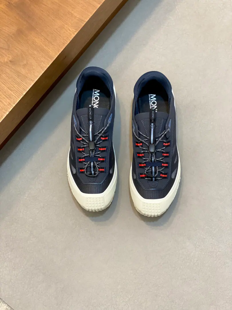Moncler- No, no, no. - Men's shoes.,Import gas vents, Chlorbutyl rubber The various materials are made together., Shoes face design using shoelaces and rubber embedded, Back up.MonclerMark, BaseTPU+Rubber+High-ball rubber bubbles., Very resilient and durable., Make it more comfortable., It's worth the effort, both on the shoe and the color design.！ Size: 39-44（38 45Do it.）