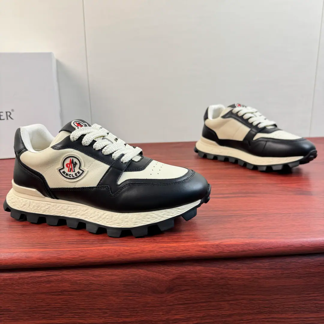 Moncler/- You're welcome. TrailgripMen hitting leather sneakers., Showtime is the lead.！ It's a good thing.--It's for the various activities., To provide light care for the pace, The first recommendation for a light-weight, thick-down, light-handed, and a little bit of luxury.！ Selection of quality light-skinned cattle leather-shoes, The Euro-American classic, the type., Roundhead smooth cow skin. "Small the skin of the cow.", Shoe tongue and waist classic.MONCLERDetails of the badge identification, Real leather.+Eclothed shoes., Carbon fibres between the middle and bottom increase resilience, In the eyes of the technology network., Increase the permeability of shoe-shoes, And provide comfort buffers., Super-light rubber foamed soles., Combination of the rubber floor of the super-soya beans, The grip is strong and the comfort is great., I'll do the leather work., The heavyweights make the best things out of them., Full package！ Size: 39-40-41-42-43-44 Standard leather shoe size（38.45.46But you're not going to support the retreat.） The cargo.: 1211-2 White black