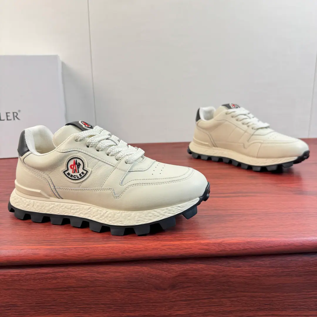 Moncler/- You're welcome. TrailgripMen hitting leather sneakers., Showtime is the lead.！ It's a good thing.--It's for the various activities., To provide light care for the pace, The first recommendation for a light-weight, thick-down, light-handed, and a little bit of luxury.！ Selection of quality light-skinned cattle leather-shoes, The Euro-American classic, the type., Roundhead smooth cow skin. "Small the skin of the cow.", Shoe tongue and waist classic.MONCLERDetails of the badge identification, Real leather.+Eclothed shoes., Carbon fibres between the middle and bottom increase resilience, In the eyes of the technology network., Increase the permeability of shoe-shoes, And provide comfort buffers., Super-light rubber foamed soles., Combination of the rubber floor of the super-soya beans, The grip is strong and the comfort is great., I'll do the leather work., The heavyweights make the best things out of them., Full package！ Size: 39-40-41-42-43-44 Standard leather shoe size（38.45.46But you're not going to support the retreat.） The cargo.: 1211-2 White