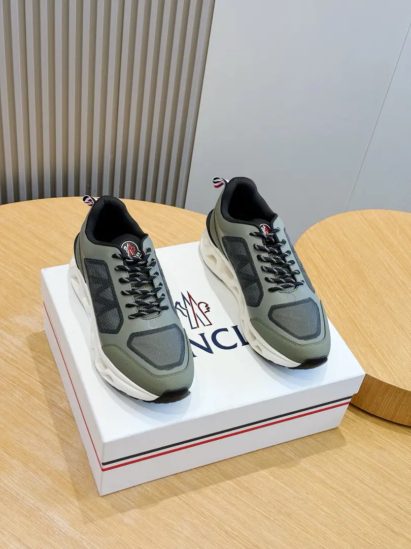 Moncler- No, no, no.PaceyMen's sneakers. LaceyThe nylon sneakers are a single item in the men's series., Show me fashion beauty and retrograde style.. Light and flexible., Low-band design, nylon., It's a good-looking, smart-looking, and...MFont Details. In the eye., LightTPUBottom, Rubber disposalPUBottom Size:39-44(38.45Do it.)