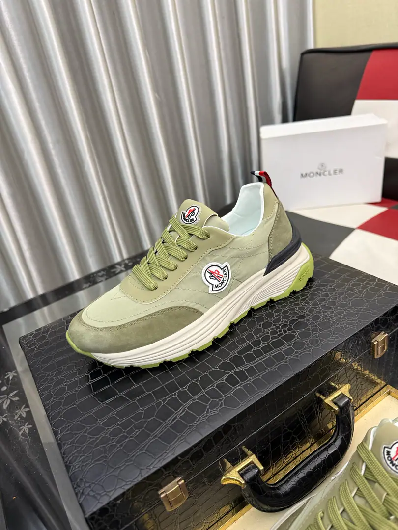 Get out of the factory.⌚️⌚️ Moncler- No, no, no. Men's winter., Import gas vents, Chlorbutyl rubber The various materials are made together., Shoes face design using shoelaces and rubber embedded, Back up.MonclerMark, BaseTPU+Rubber+High-ball rubber bubbles., Very resilient and durable., Make it more comfortable., It's worth the effort, both on the shoe and the color design.！ Size: 38-46