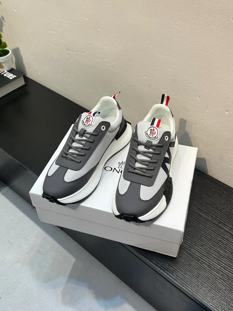 Moncler/A masked man's leisure shoe., It's a very comfortable, slitic feature., Use of a cattle skin net, The netted inside., Both innovation and innovation, Function as one with graphic details, Explanatory fashion.. Rubber Bottom, Very resilient and durable., Make it more comfortable.！ Size: 38-44（45I'll make sure I don't change it.）