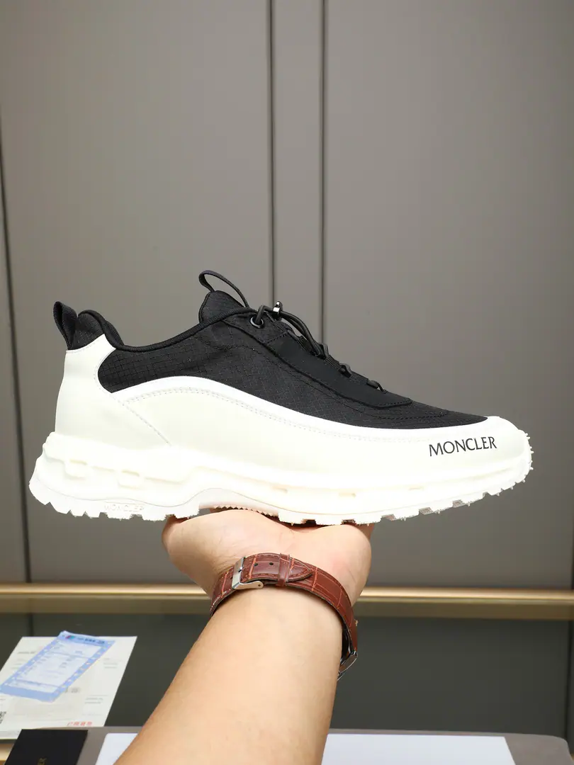 P Moncler/Mask men's leisure sports shoes., It's a very comfortable, slitic feature., Use cow skin.➕Network➕In the air network.！Both innovation and innovation, Function as one with graphic details, Explanatory fashion.. A high-balled rubber bubble is formed., Very resilient and durable., Make it more comfortable.！Size: 39-44（38 45Custom）