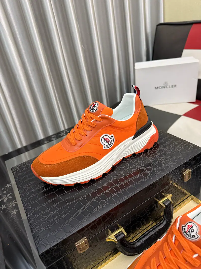 Get out of the factory.⌚️⌚️ Moncler- No, no, no. Men's winter., Import gas vents, Chlorbutyl rubber The various materials are made together., Shoes face design using shoelaces and rubber embedded, Back up.MonclerMark, BaseTPU+Rubber+High-ball rubber bubbles., Very resilient and durable., Make it more comfortable., It's worth the effort, both on the shoe and the color design.！ Size: 38-46