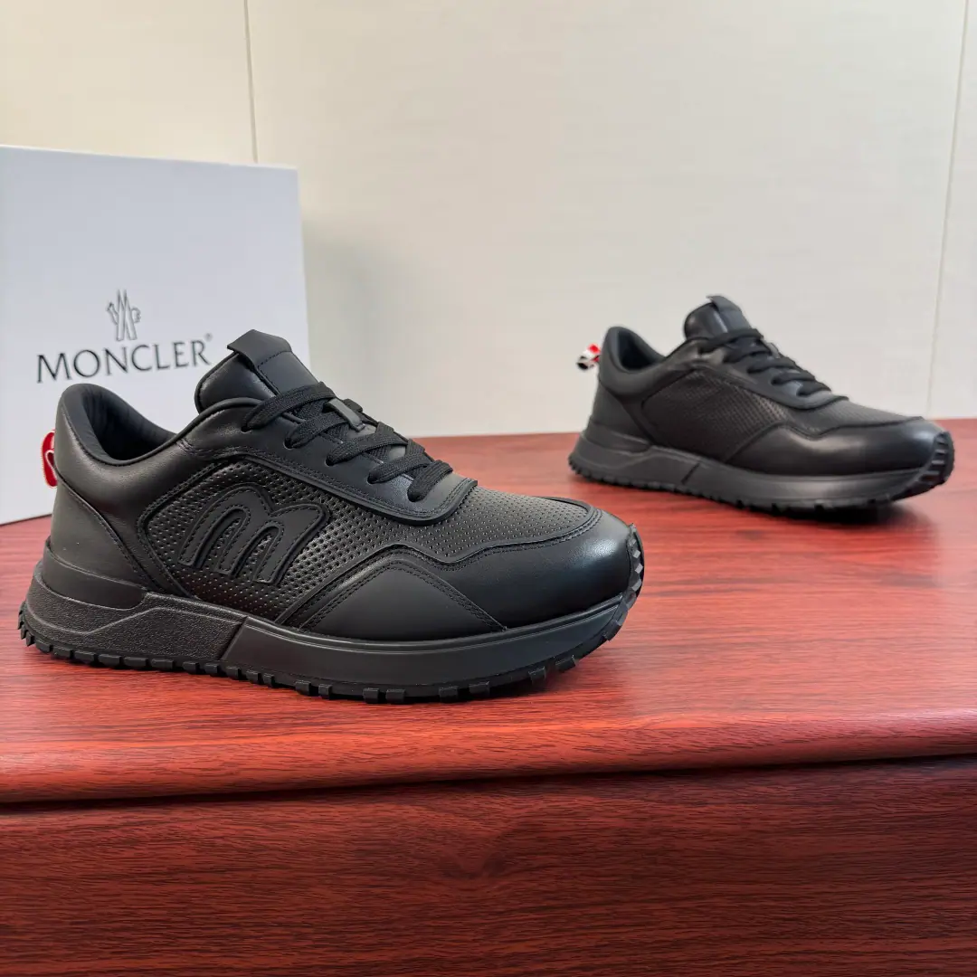 Moncler/- You're welcome. Trailgrip Men's leather sneakers., Showtime is the lead.！ It's a good thing.--It's for the various activities., To provide light care for the pace, The first recommendation for a light-weight, thick-down, light-handed, and a little bit of luxury.！ This leisure shoe is selected for a fine lightly-grade pair of cattle leather-shoes., Classic sports, type, The round head is smooth and the skin of the cow is slammed into the skin of the pores., I'm gonna get my back up.MDetails of the badge identification, Details of the secondary classic red and whiteweed, Real leather.+Eclothed shoes., Carbon fibres between the middle and bottom increase resilience, In the eyes of the technology network., Increase the permeability of shoe-shoes, And provide comfort buffers., It's so light.TPU- I don't know., The grip is strong and the comfort is great., I'll do the leather work., The heavyweights make the best things out of them., Full package！ Size: 39-40-41-42-43-44 Standard leather shoe size（38.45.46But you're not going to support the retreat.） The cargo.: -01-1 Black