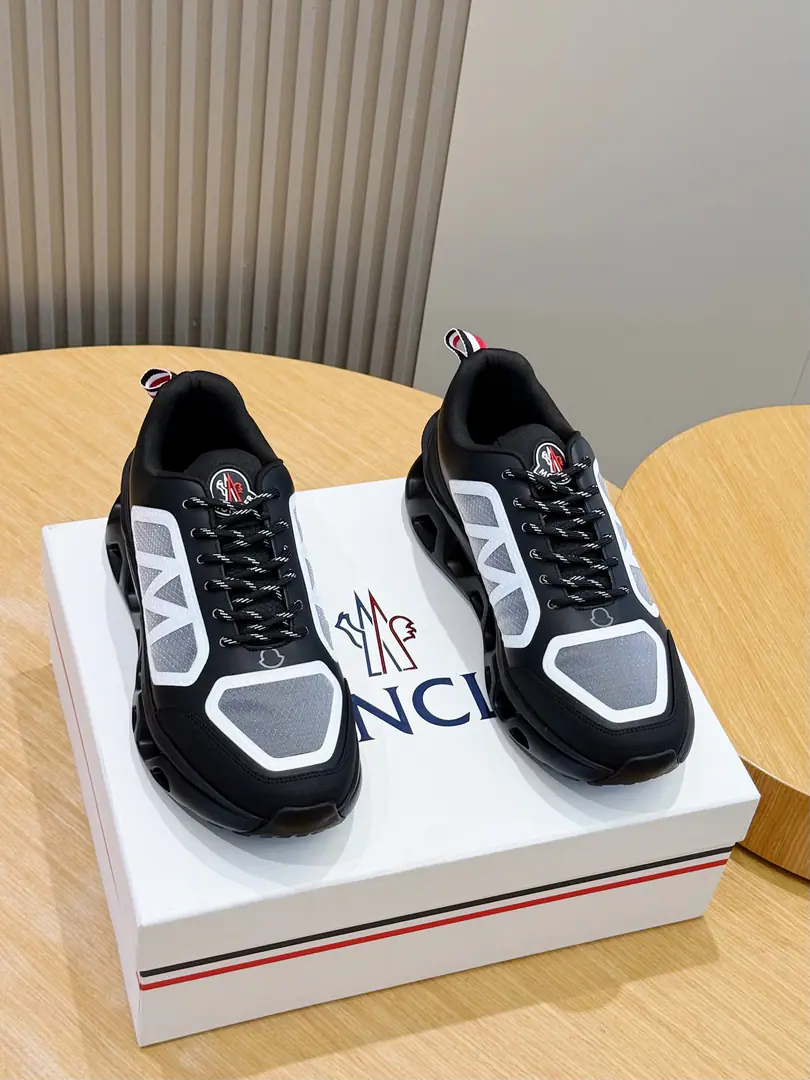 Moncler- No, no, no.PaceyMen's sneakers. LaceyThe nylon sneakers are a single item in the men's series., Show me fashion beauty and retrograde style.. Light and flexible., Low-band design, nylon., It's a good-looking, smart-looking, and...MFont Details. In the eye., LightTPUBottom, Rubber disposalPUBottom Size:39-44(38.45Do it.)