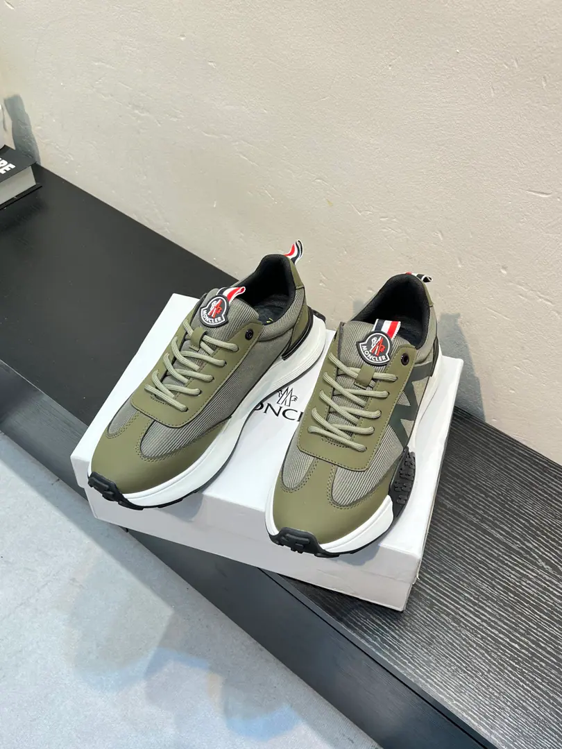 Moncler/A masked man's leisure shoe., It's a very comfortable, slitic feature., Use of a cattle skin net, The netted inside., Both innovation and innovation, Function as one with graphic details, Explanatory fashion.. Rubber Bottom, Very resilient and durable., Make it more comfortable.！ Size: 38-44（45I'll make sure I don't change it.）