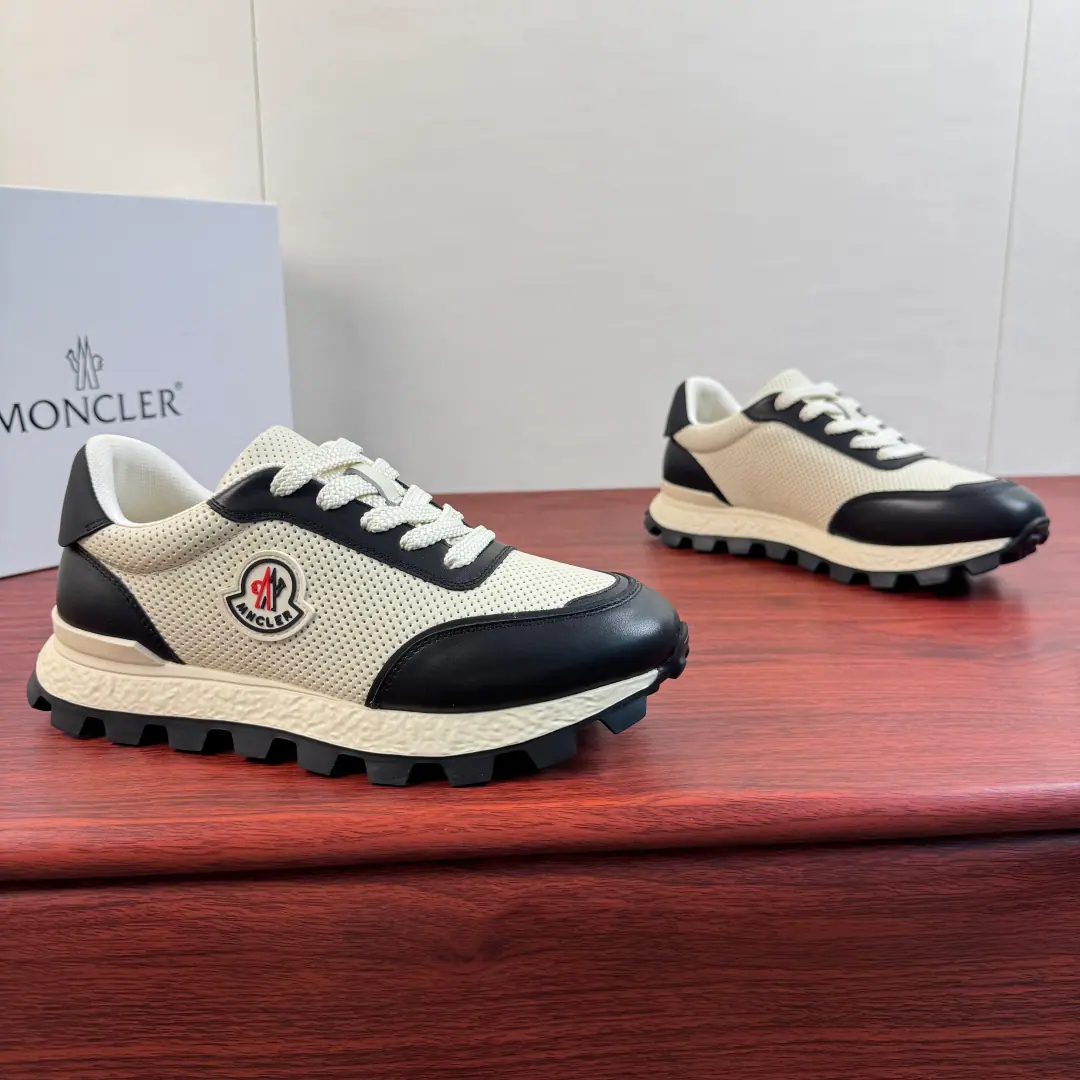 Moncler/- You're welcome. TrailgripMen hitting leather sneakers., Showtime is the lead.！ It's a good thing.--It's for the various activities., To provide light care for the pace, The first recommendation for a light-weight, thick-down, light-handed, and a little bit of luxury.！ Selection of quality light-skinned cattle leather-shoes, The Euro-American classic, the type., Roundhead smooth cow skin. Slam the punctures and leather shoes. The classics of the waist.MONCLERDetails of the badge identification, Real leather.+Eclothed shoes., Carbon fibres between the middle and bottom increase resilience, In the eyes of the technology network., Increase the permeability of shoe-shoes, And provide comfort buffers., Super-light rubber foamed soles., Combination of the rubber floor of the super-soya beans, The grip is strong and the comfort is great., I'll do the leather work., The heavyweights make the best things out of them., Full package！ Size: 39-40-41-42-43-44 Standard leather shoe size（38.45.46But you're not going to support the retreat.） The cargo.: -03-1 White black