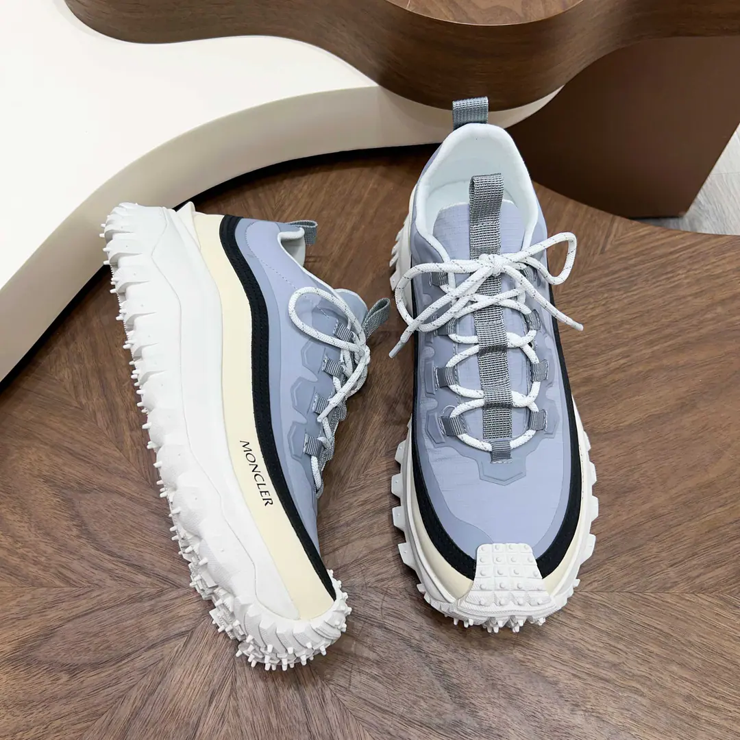 Specialized materialsMoncler- No, no, no. - Men's shoes.,Import gas vents, Chlorbutyl rubber The various materials are made together., Shoes face design using shoelaces and rubber embedded, Back up.MonclerMark, BaseTPU+Rubber+High-ball rubber bubbles., Very resilient and durable., Make it more comfortable., It's worth the effort, both on the shoe and the color design.！Size: 39-44（38 45Do it.）
