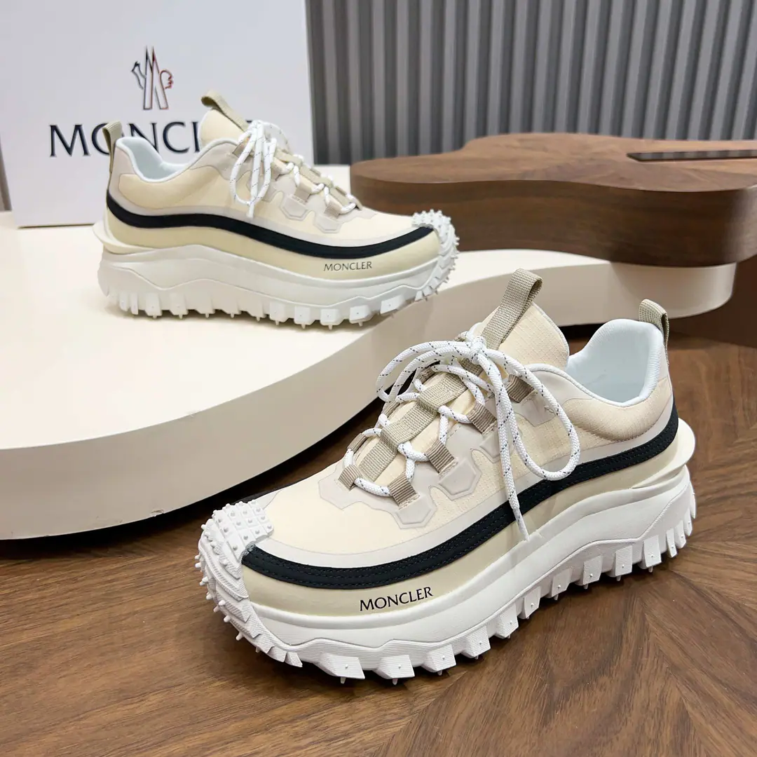 Specialized materialsMoncler- No, no, no. - Men's shoes.,Import gas vents, Chlorbutyl rubber The various materials are made together., Shoes face design using shoelaces and rubber embedded, Back up.MonclerMark, BaseTPU+Rubber+High-ball rubber bubbles., Very resilient and durable., Make it more comfortable., It's worth the effort, both on the shoe and the color design.！Size: 39-44（38 45Do it.）
