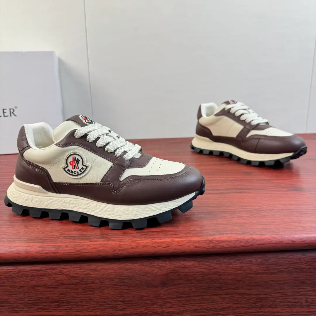 Moncler/- You're welcome. TrailgripMen hitting leather sneakers., Showtime is the lead.！ It's a good thing.--It's for the various activities., To provide light care for the pace, The first recommendation for a light-weight, thick-down, light-handed, and a little bit of luxury.！ Selection of quality light-skinned cattle leather-shoes, The Euro-American classic, the type., Roundhead smooth cow skin. "Small the skin of the cow.", Shoe tongue and waist classic.MONCLERDetails of the badge identification, Real leather.+Eclothed shoes., Carbon fibres between the middle and bottom increase resilience, In the eyes of the technology network., Increase the permeability of shoe-shoes, And provide comfort buffers., Super-light rubber foamed soles., Combination of the rubber floor of the super-soya beans, The grip is strong and the comfort is great., I'll do the leather work., The heavyweights make the best things out of them., Full package！ Size: 39-40-41-42-43-44 Standard leather shoe size（38.45.46But you're not going to support the retreat.） The cargo.: 1211-2 White.