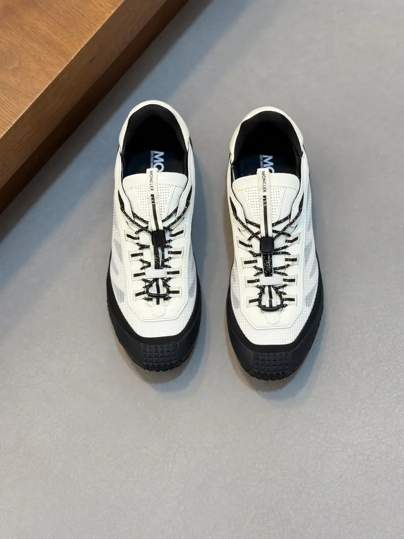 Moncler- No, no, no. - Men's shoes.,Import gas vents, Chlorbutyl rubber The various materials are made together., Shoes face design using shoelaces and rubber embedded, Back up.MonclerMark, BaseTPU+Rubber+High-ball rubber bubbles., Very resilient and durable., Make it more comfortable., It's worth the effort, both on the shoe and the color design.！ Size: 39-44（38 45Do it.）