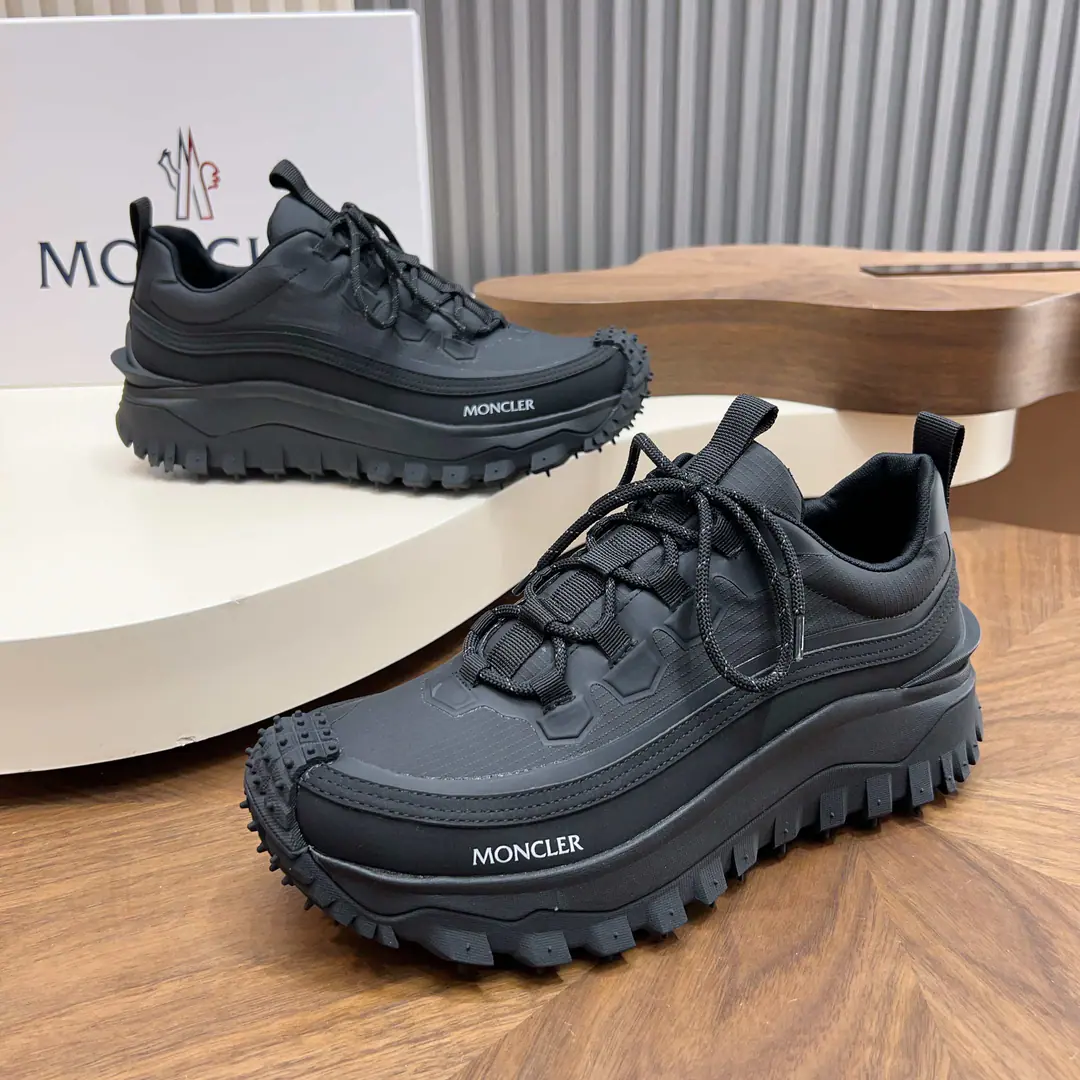 Specialized materialsMoncler- No, no, no. - Men's shoes.,Import gas vents, Chlorbutyl rubber The various materials are made together., Shoes face design using shoelaces and rubber embedded, Back up.MonclerMark, BaseTPU+Rubber+High-ball rubber bubbles., Very resilient and durable., Make it more comfortable., It's worth the effort, both on the shoe and the color design.！Size: 39-44（38 45Do it.）
