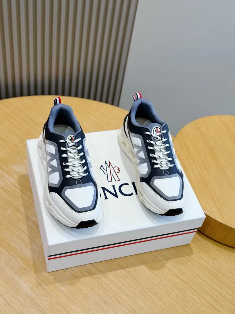 Moncler- No, no, no.PaceyMen's sneakers. LaceyThe nylon sneakers are a single item in the men's series., Show me fashion beauty and retrograde style.. Light and flexible., Low-band design, nylon., It's a good-looking, smart-looking, and...MFont Details. In the eye., LightTPUBottom, Rubber disposalPUBottom Size:39-44(38.45Do it.)